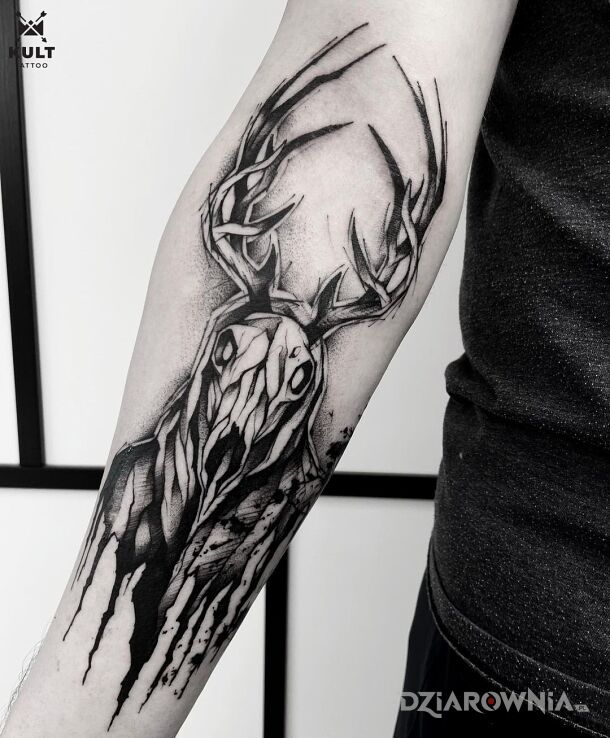 Tatuaż hern w motywie natura i stylu surrealistyczne na ręce