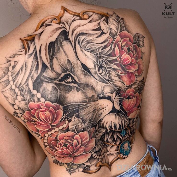Tatuaż lew w motywie zwierzęta i stylu dotwork na plecach