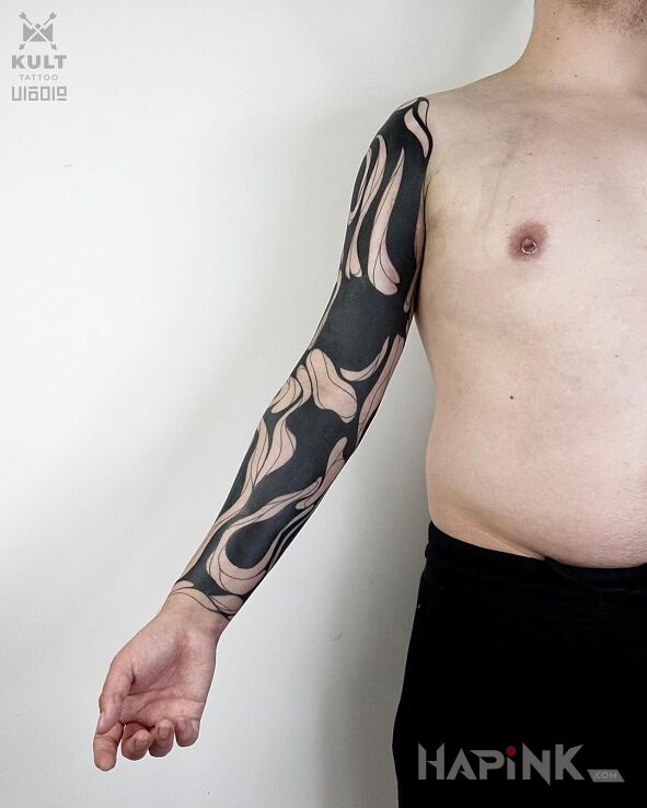 Tattoo CZARNY RĘKAW in other motif and abstract style On the arm