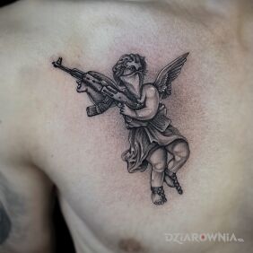 Tatuaż Crime angel na klatce motyw: czarno-szare styl: graficzne / ilustracyjne