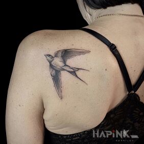 Tattoo Bird on the shoulder blades motif: animals style: realistic