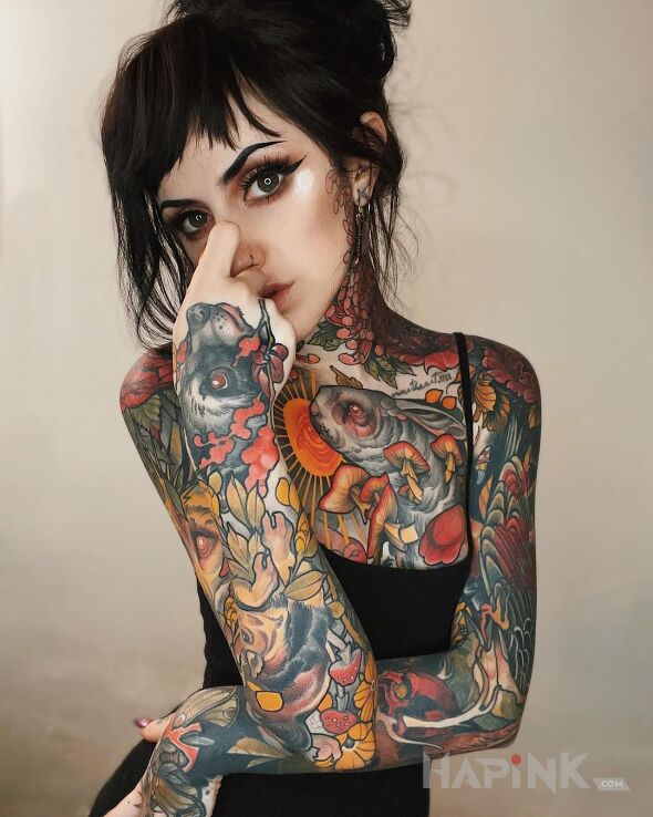 Tattoo Kolorowa Panienka in animals motif and neo-traditional style on the chest
