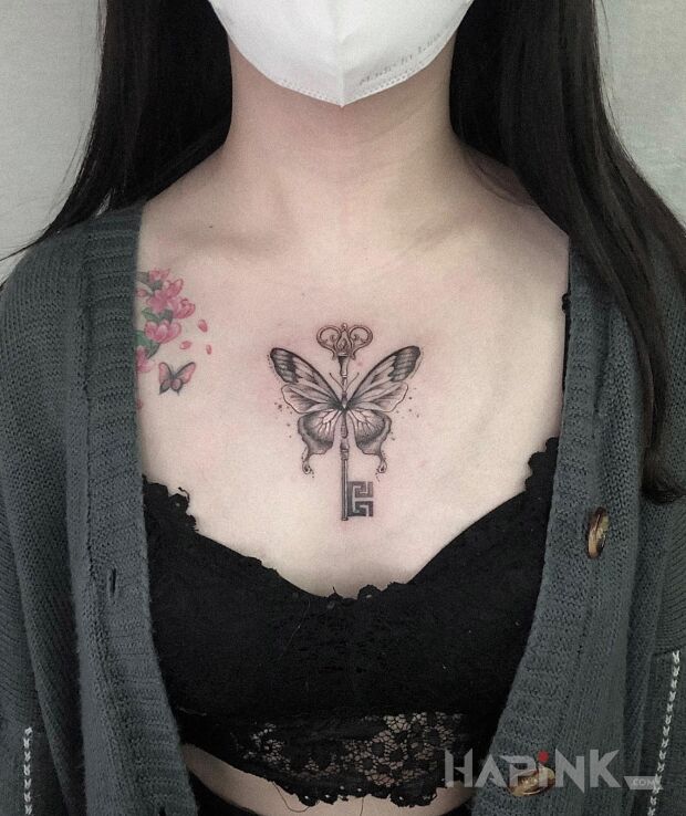 Tattoo Motyl klucznik in black and gray motif and graphic / illustrative style on the chest