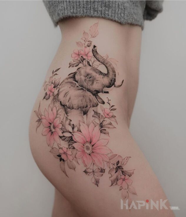 Tattoo Śliczny tatuaż ze słoniem in black and gray motif and realistic style on the thigh