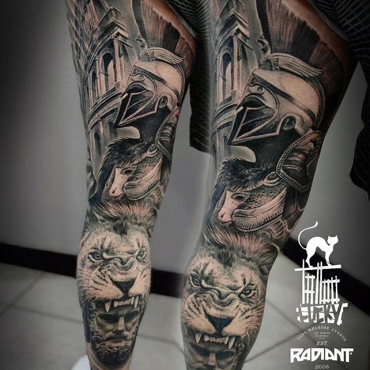 Tatuaż boska nogawka w motywie sławnych osób i stylu realistyczne na udzie