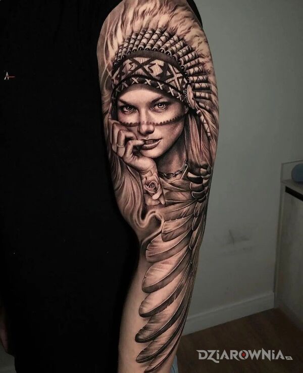 Tatuaż uwodząca indianka w motywie twarze i stylu realistyczne na ramieniu