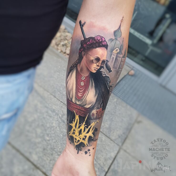 Tattoo Wizerunek silnej i niepodległej Ukrainy in characters motif and realistic style On the arm
