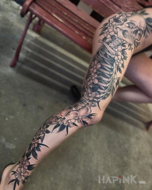 Tattoo Kościana noga in legsleeves motif and graphic / illustrative style on the hip