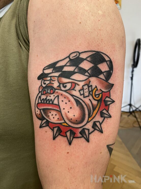 Tattoo Buldog / Pies / Cwaniak in funny motif and oldschool style on the upper arm