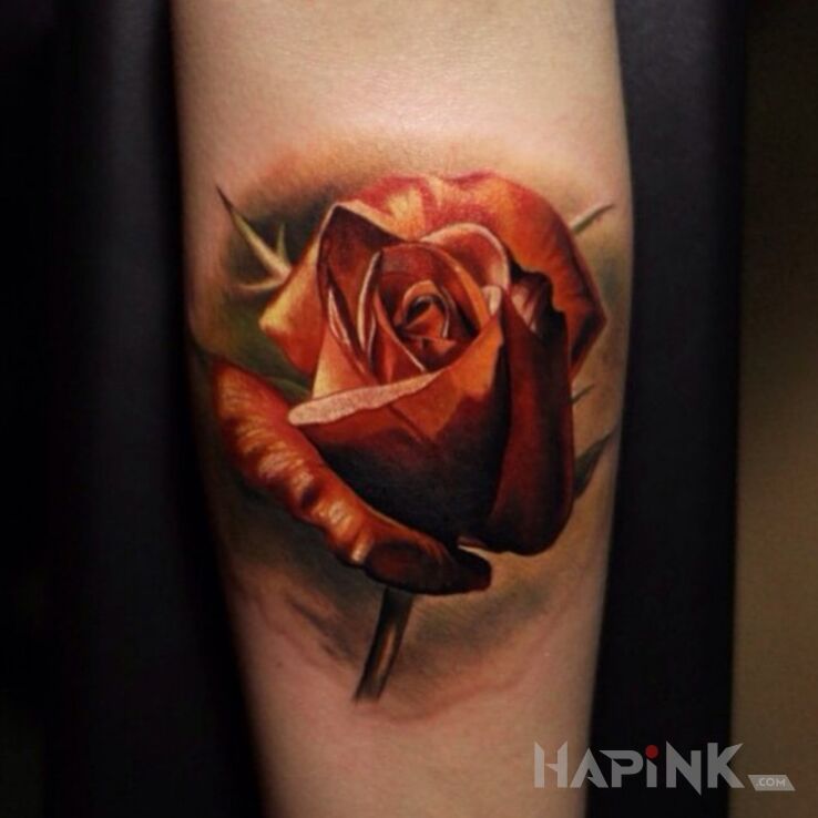 Tattoo Kwiat / Róża in colorful motif and realistic style on the forearm