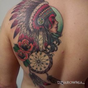 Tatuaż Native American Woman Dreamcatcher na plecach motyw: twarze