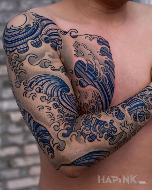 Tattoo Morskie fale in sleeves motif and japanese / irezumi style on the forearm