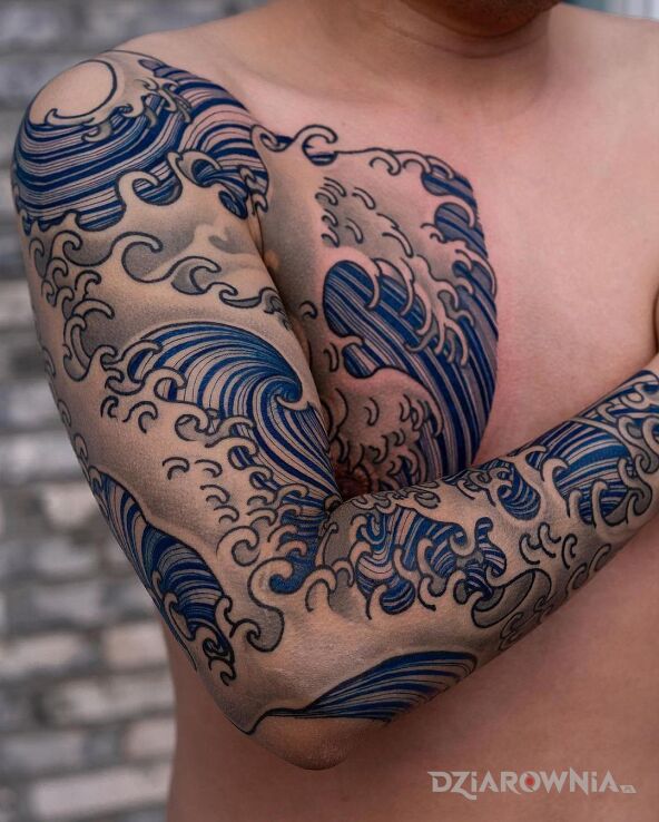 Tatuaż morskie fale w motywie rękawy i stylu japońskie / irezumi na przedramieniu