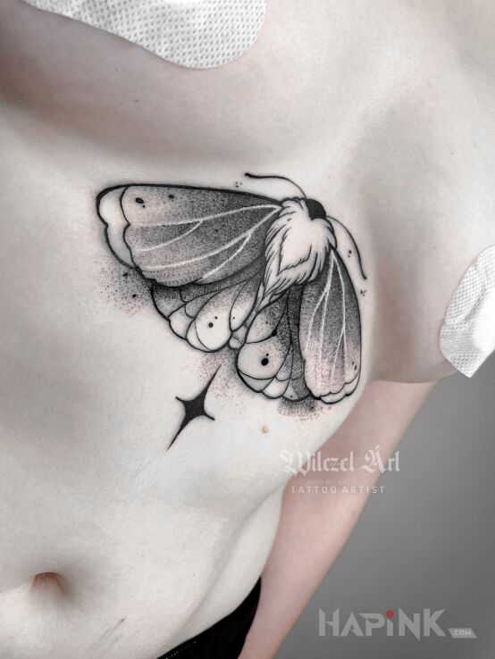 Tattoo Ćma / Owad in insects motif and dotwork style underboob
