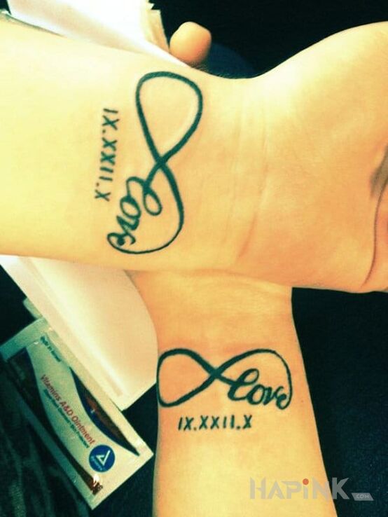 Tattoo Nieskonczonosc in lettering motif on the wrist