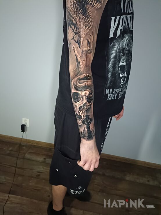 Tattoo Demon, czaszka in dark motif and realistic style on the forearm