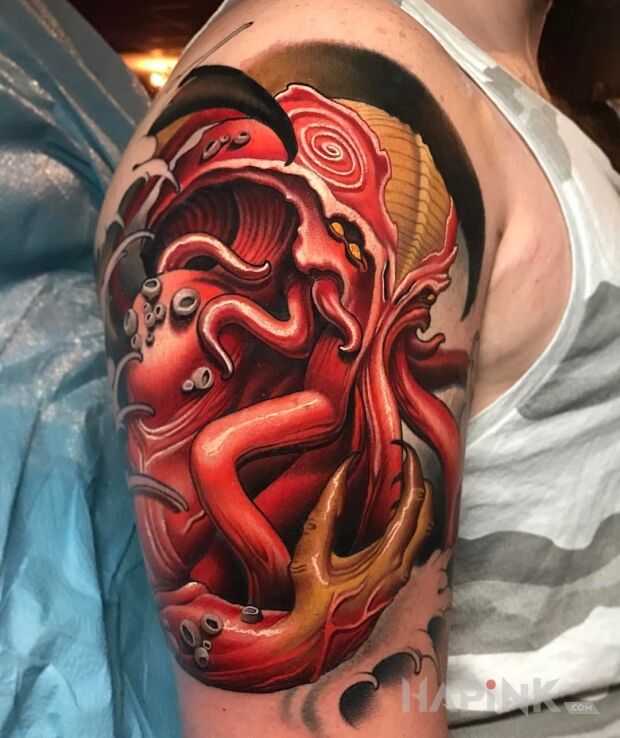 Tattoo Culthu in 3D motif on the upper arm