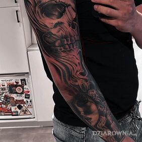 Tatuaż Czaszka na przedramieniu motyw: czaszki styl: realistyczne