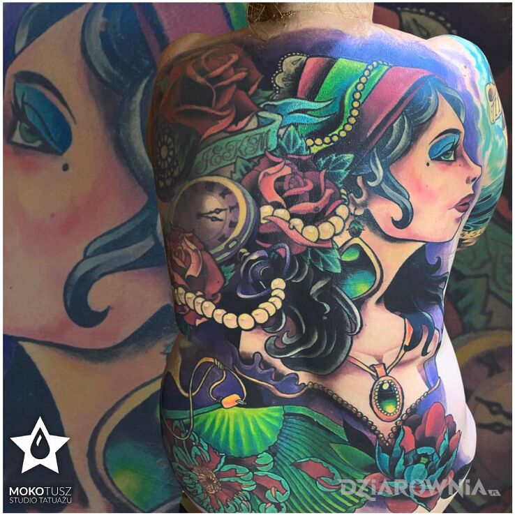 Tatuaż kobiety które lubią kolor w motywie florystyczne i stylu neotradycyjne na plecach