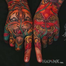 Tattoo Chinese tiger and lion on the fingers motif: animals style: japanese / irezumi