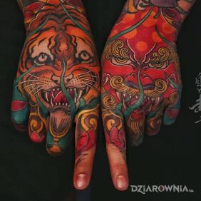 Tatuaż Chiński tygrys i lew na dłoni motyw: zwierzęta styl: japońskie / irezumi