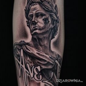 Tatuaż Cesar na ręce motyw: twarze styl: graffiti