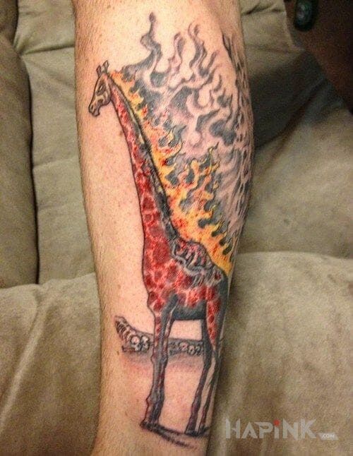 Tattoo Ognista żyrafa in animals motif on the calf