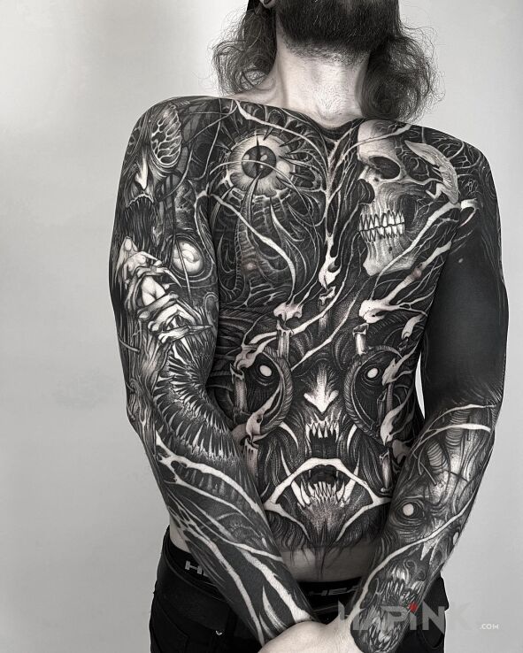 Tattoo Mroczna osobowość in sleeves motif and graphic / illustrative style on the chest