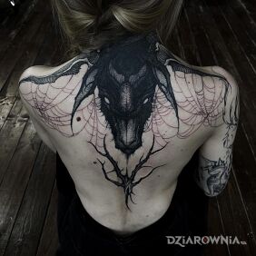 Tatuaż Opetana koza na plecach motyw: mroczne styl: blackwork / blackout