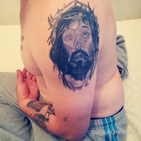 Tatuaż Pan Jezus na ramieniu motyw: postacie