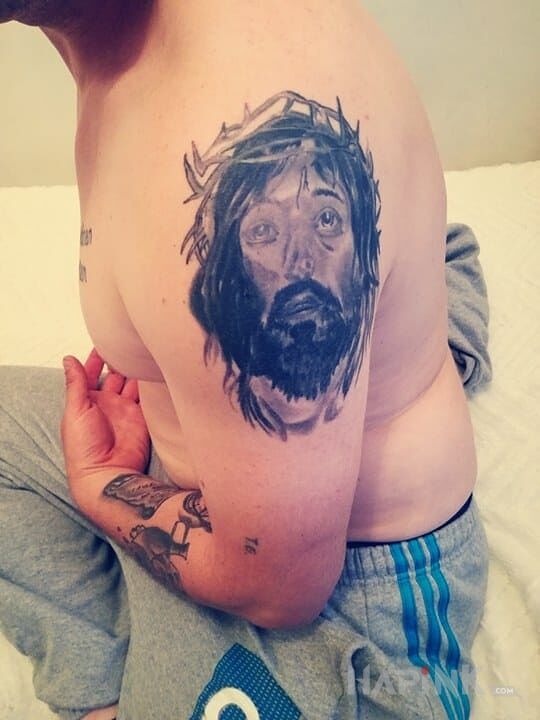 Tattoo Pan Jezus in religious motif on the upper arm