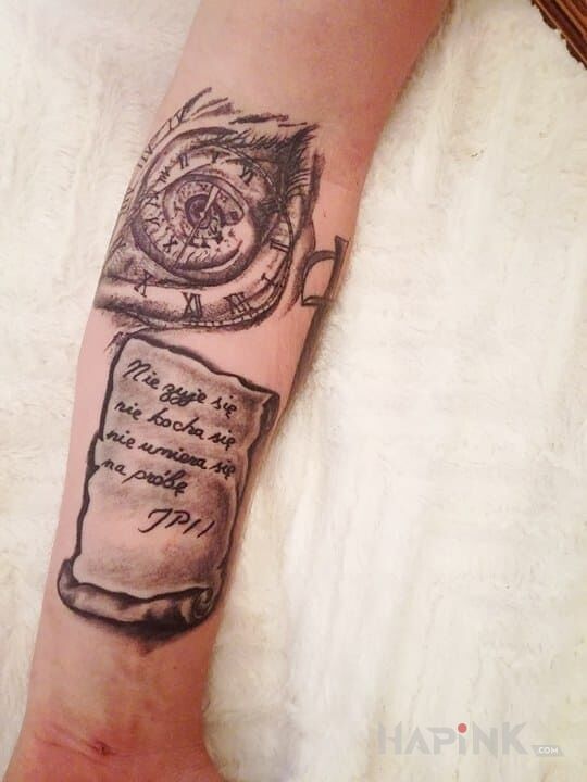 Tattoo Papirus , zegar oko in lettering motif on the forearm