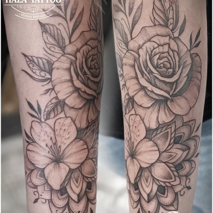 Tatuaż kwiaty w motywie florystyczne i stylu kontury / linework na przedramieniu