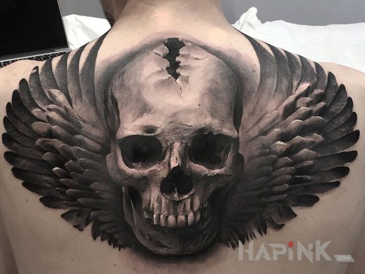 Tattoo Czaszka 3D in skulls motif on the back