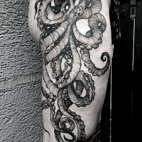 Tatuaż Ośmiornica na biodrze motyw: mroczne styl: graficzne / ilustracyjne