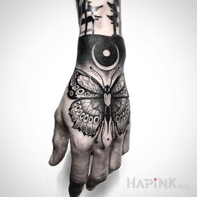 Tattoo Butterfly on the hand motif: butterflies