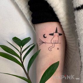Tattoo Wizard cat On the arm motif: animals style: graphic / illustrative
