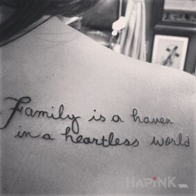 Tattoo About the family on the shoulder blades motif: lettering