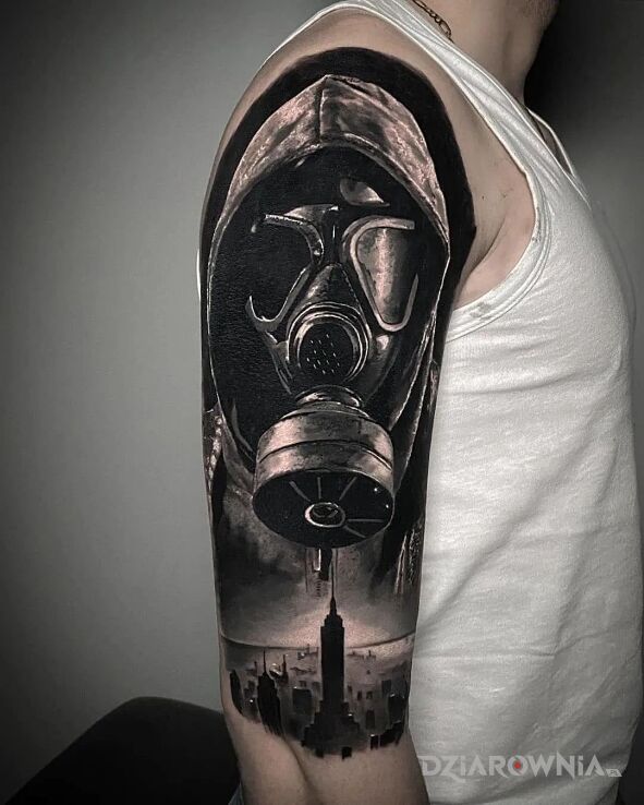 Tatuaż cień apokalipsy nad miastem w motywie czarno-szare i stylu realistyczne na ramieniu