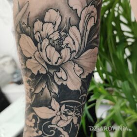 Tatuaż Kwiat japan na ręce motyw: kwiaty styl: japońskie / irezumi