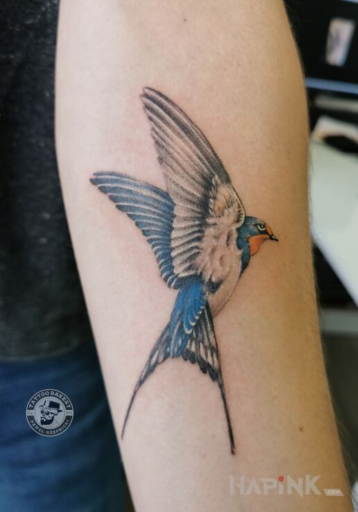 Tattoo Jaskółka in animals motif and realistic style on the forearm