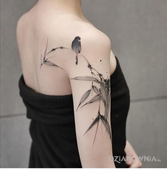 Tatuaż ptaszyna na gałęzi w motywie zwierzęta i stylu graficzne / ilustracyjne na łopatkach