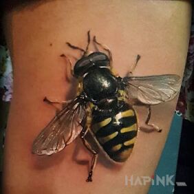 Tattoo Beautiful bee on the leg motif: 3D style: realistic