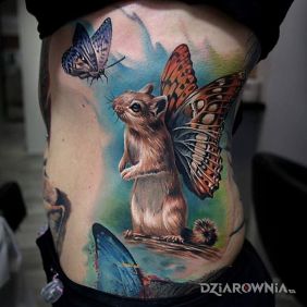 Tatuaż Skrzydlata wiewiórka na żebrach motyw: motyle