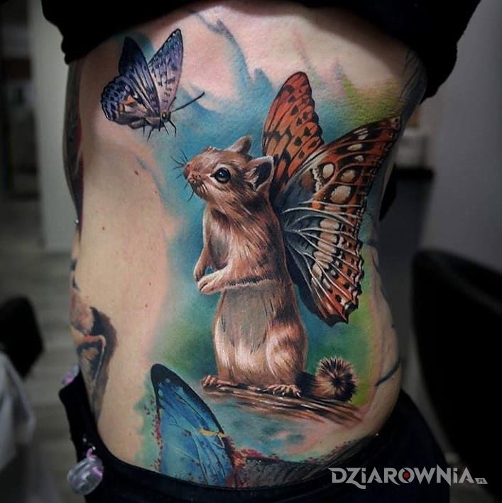 Tatuaż skrzydlata wiewiórka w motywie zwierzęta na żebrach