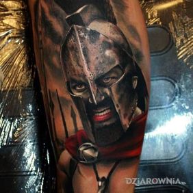 Tatuaż Leonidas na łydce motyw: postacie styl: realistyczne