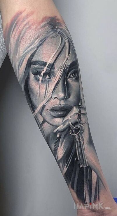 Tattoo Szara dama in 3D motif and realistic style on the forearm