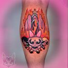 Tatuaż atomówki  kościół  ogień  ognisko na nodze, motyw: śmieszne, styl: newschool
