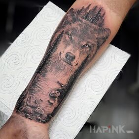 Tattoo Wolf On the arm motif: animals style: realistic