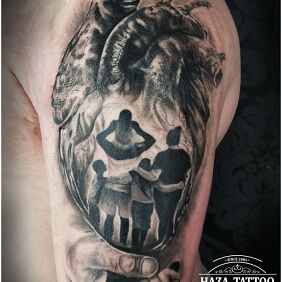 Tattoo Family, heart on the upper arm motif: characters style: realistic